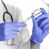 Rokavice za enkratno uporabo iz nitrila, vijolične  barve, GM005