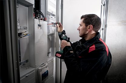 Slika SVETILKA ROČNA BATERIJSKA ULA 14.4-18 LED (brez baterijskega paketa in polnilca)