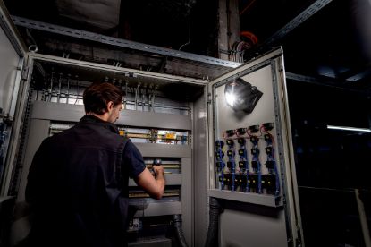 Slika BATERIJSKA SVETILKA BSA 12-18 LED 2000