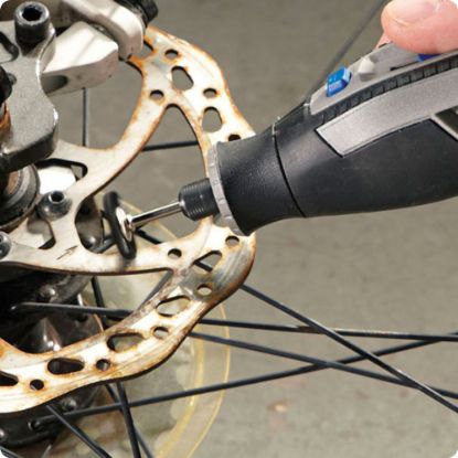 Slika 52-DELNA GARNITURA VEČNAMENSKEGA PRIBORA, DREMEL 687