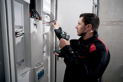 Slika SVETILKA ROČNA BATERIJSKA ULA 14.4-18 LED (brez baterijskega paketa in polnilca)