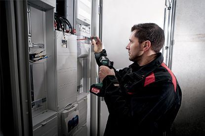 Slika SVETILKA ROČNA BATERIJSKA ULA 14.4-18 LED (brez baterijskega paketa in polnilca)