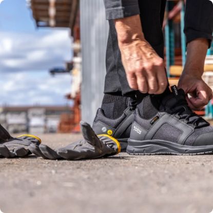 Slika Nizki delovni čevelj s kapico, črne barve, S3S, JALAS 5705